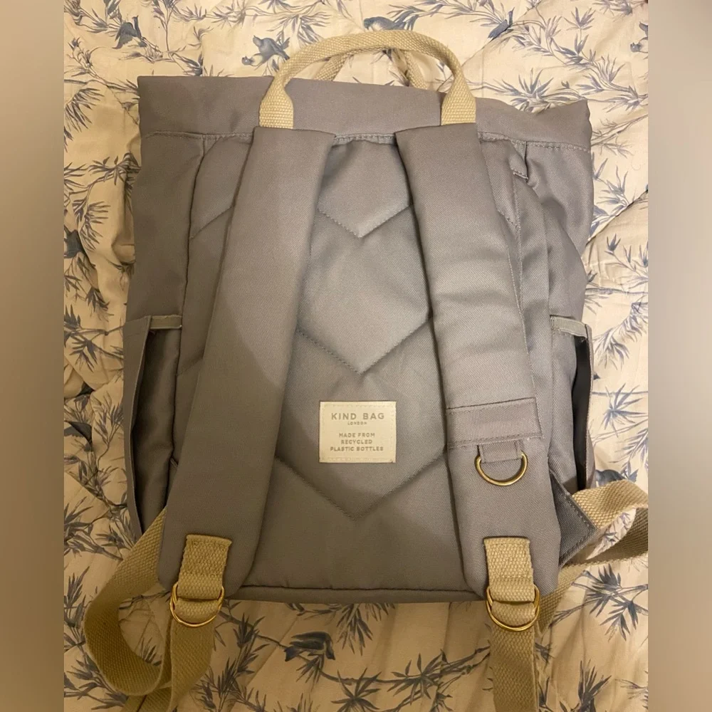 Kind Bag Light Grey | Hackney 2.0 Backpack | Medium
